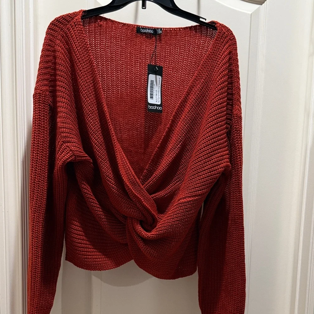 Boohoo NWT V-Neck Twist Knit Sweater in Red L/XL (16) - Picture 3 of 6